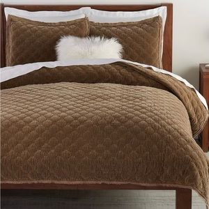 **NEW WITH TAGS** Pottery Barn King Quilt Velvet Bedding In Cognac